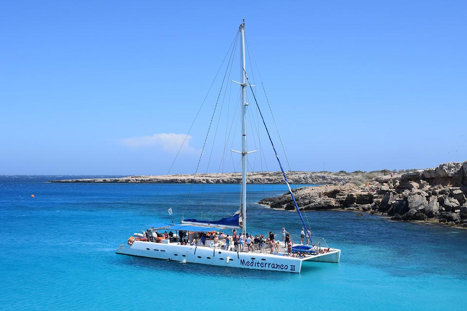 Catamarán privado: Fiestas en barco en Málaga